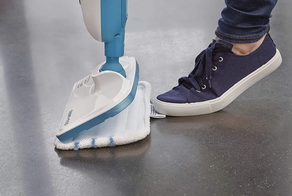 Black & Decker Black+Decker FSM13E1 Dampfbesen Steam Mop, Basic (Dampfreiniger Für Hygienische, Gründliche Sauberkeit, Abnehmbarer Stiel, Einfache Bedienbarkeit, Inkl. 1 Mikrofaser-Pad), 1300 W 5 Black & Decker Black+Decker FSM13E1 Dampfbesen Steam Mop, Basic (Dampfreiniger Für Hygienische, Gründliche Sauberkeit, Abnehmbarer Stiel, Einfache Bedienbarkeit, Inkl. 1 Mikrofaser-Pad), 1300 W – Bild 5